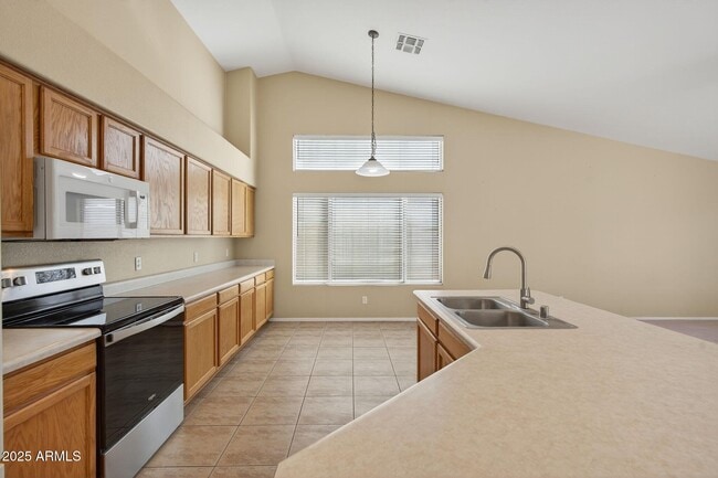 Building Photo - 8611 W Alex Ave