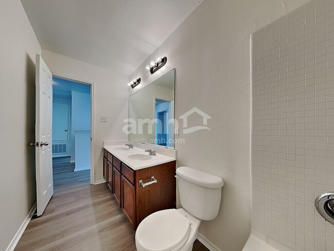 Building Photo - 306 Azalea Dr