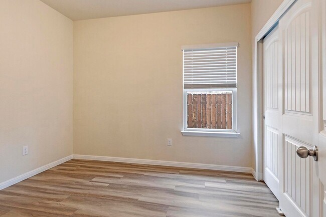Building Photo - Gorgeous 4-bedroom home!