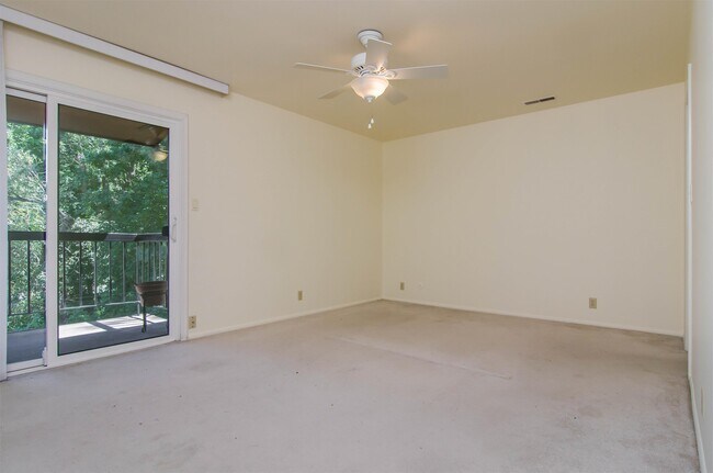 Building Photo - 617 Taylor Ln