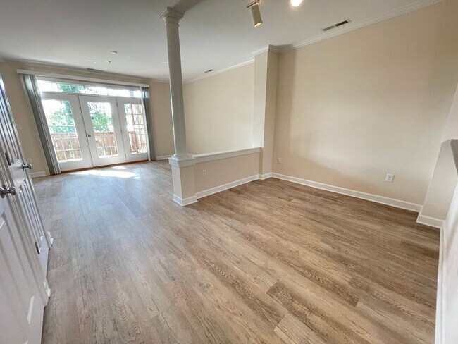Primary Photo - Wonderful location and features for this s...