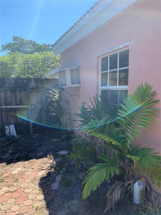 Building Photo - 1335 NE 182nd St