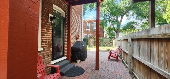 Building Photo - 1322 Floyd Ave