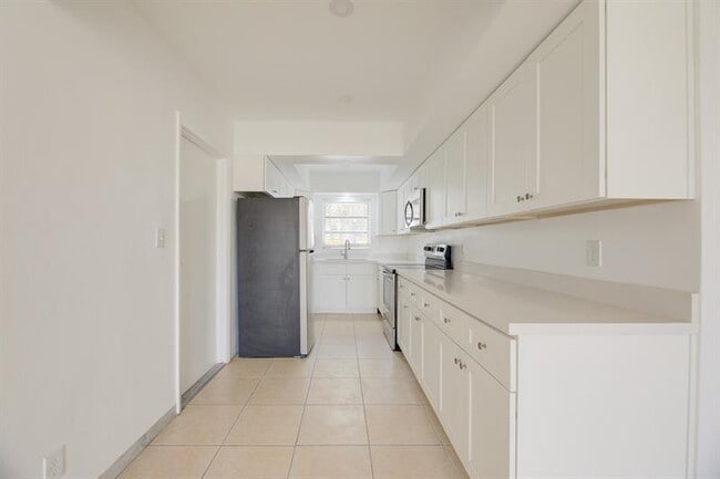 Building Photo - 1017 NW 30th Ct