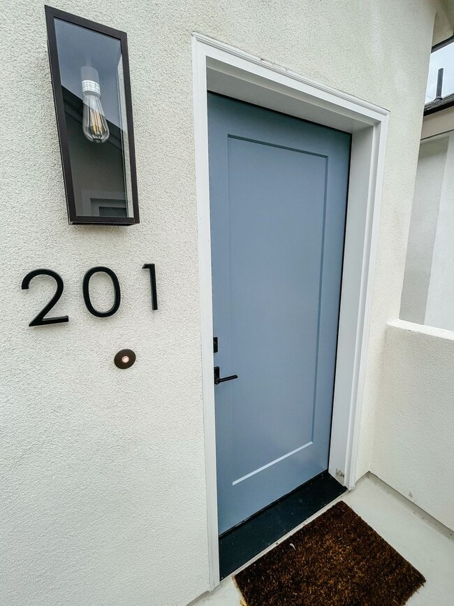 Building Photo - 204 18th St