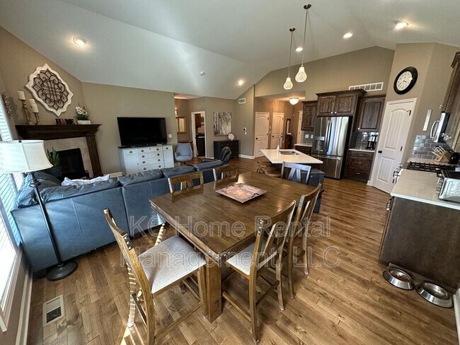 Building Photo - 2807 NE Sonora Valley Dr