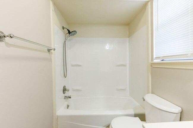 Building Photo - 6411 York Dr