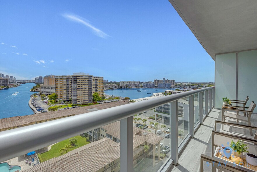 Building Photo - 2602 E Hallandale Beach Blvd