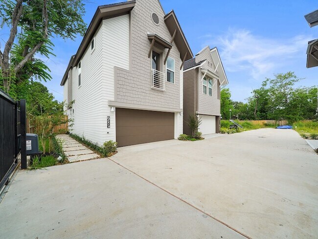 Building Photo - 7504 Carver Rd