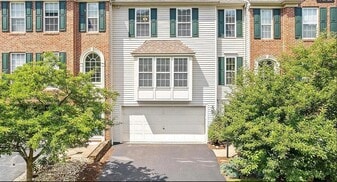 Building Photo - 531 Village Green Blvd W