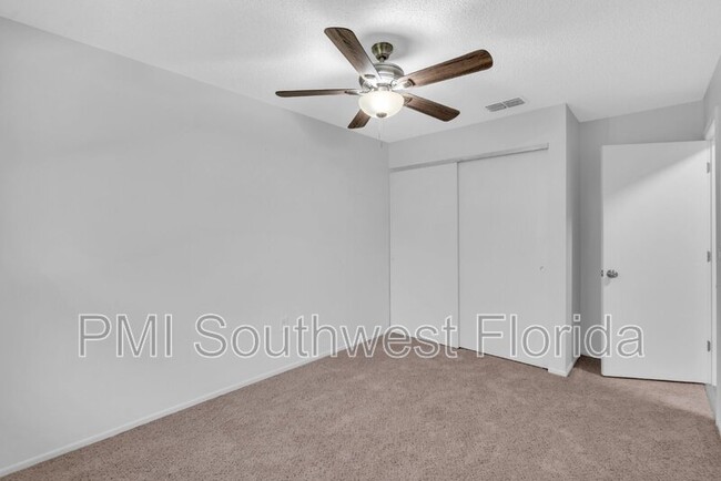 Building Photo - 1027 Deer Hollow Way