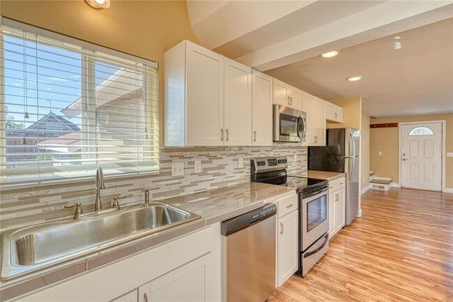 Building Photo - 296 Hartt Hill Dr