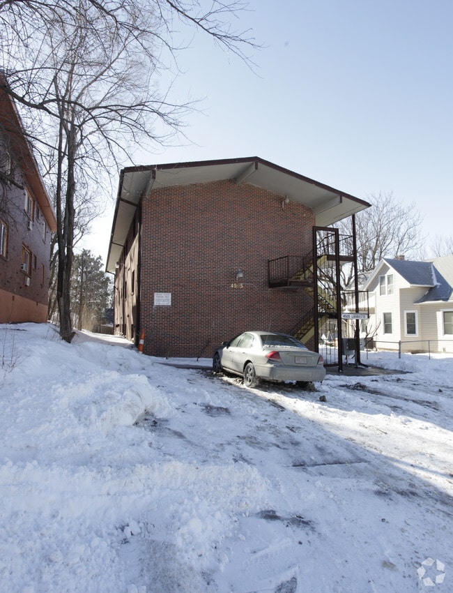 Building Photo - Halford Apartments