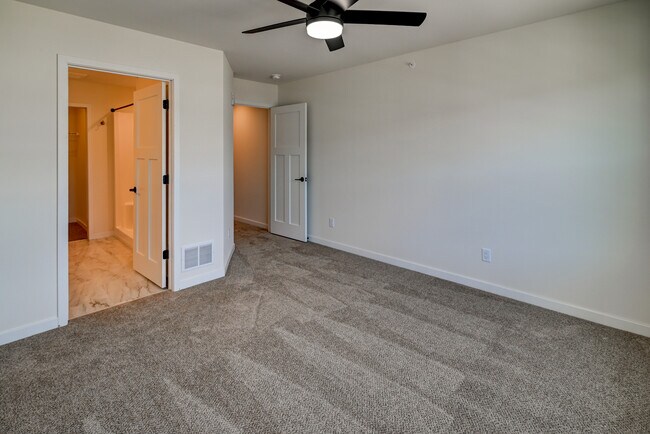 Building Photo - 4873 Lacy Rd