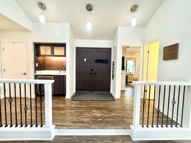 Building Photo - 155 Gleneagles Dr