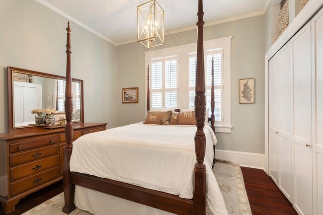 Building Photo - Timeless 3/2 in the Heart of Midtown by Piedmont Park!