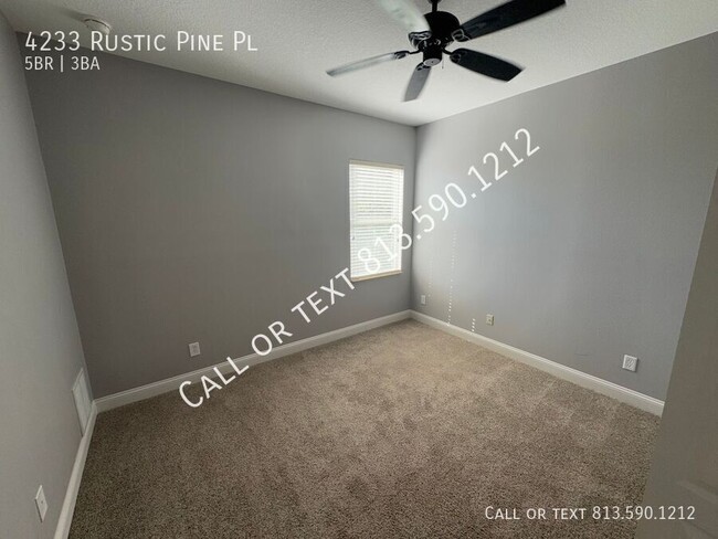 Building Photo - Spacious Wesley Chapel Home