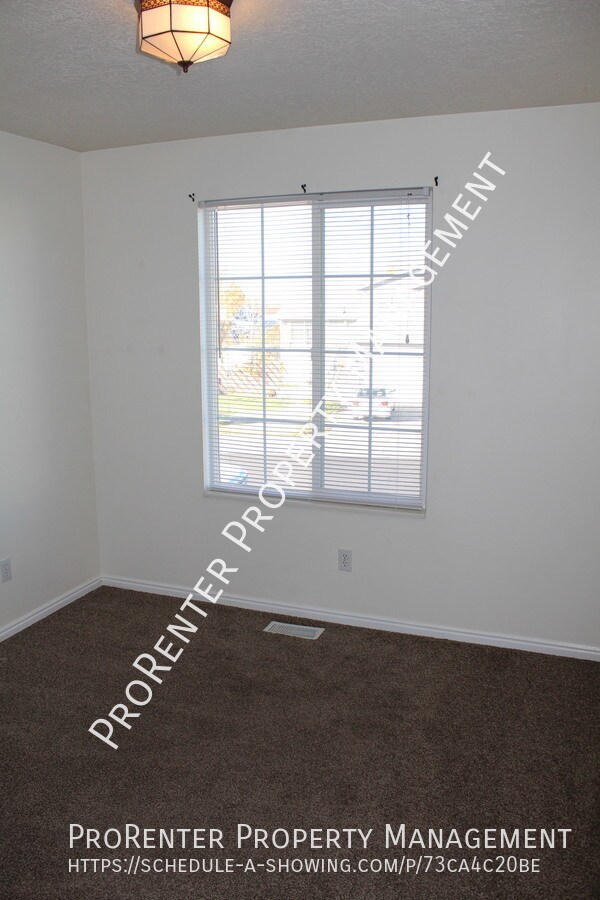 Building Photo - Charming 4 Bed, 2 Bath Layton Home