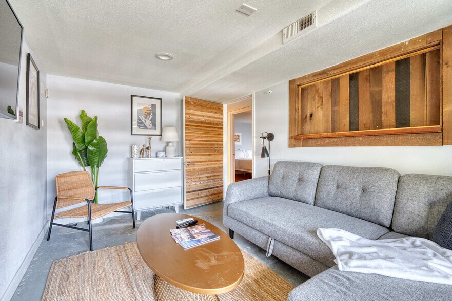 Primary Photo - 1616 NW Northrup St