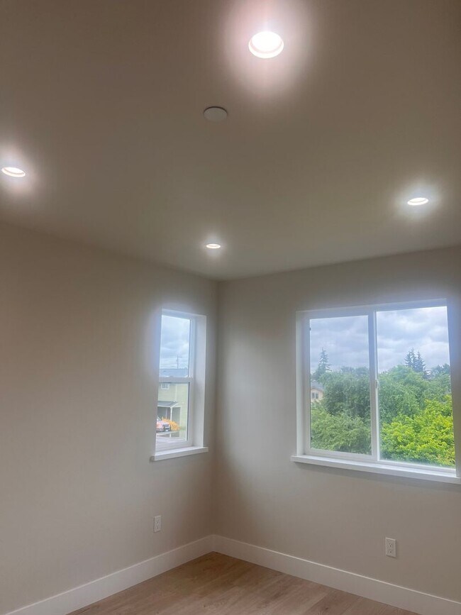 Building Photo - 2155 Siddle Loop