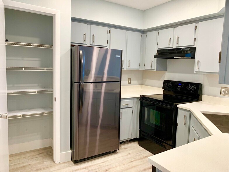 Building Photo - 815 W Boynton Beach Blvd