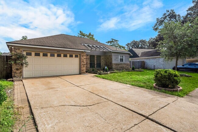 Building Photo - 1022 Western Meadows Dr