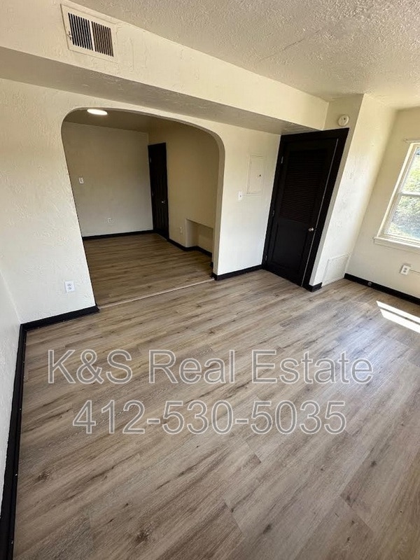 Primary Photo - 144-144 W 9th Ave