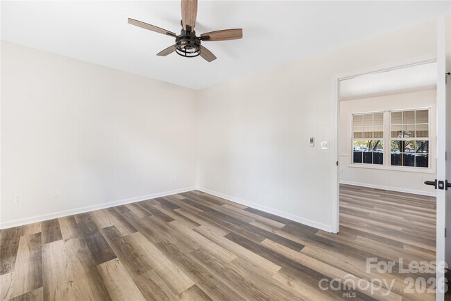 Building Photo - 203 Ewing Dr