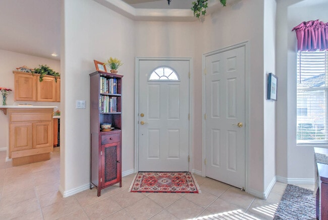 Building Photo - Fully Furnished Home. All utilities includ...