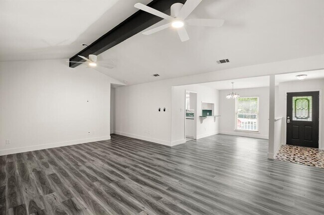 Building Photo - 15302 Spring Hill Ln
