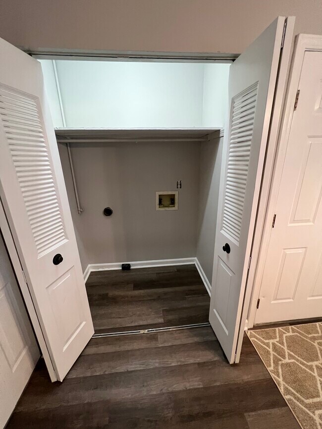 Washer/Dryer hook ups - 2753 Edgewood Ln