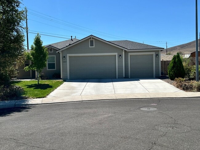 Building Photo - Large 4-bedroom home in Green Valley Estat...