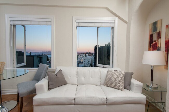 Interior Photo - 2238 Hyde