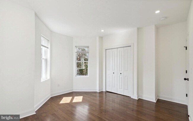 Building Photo - 5516 Cedar Ave