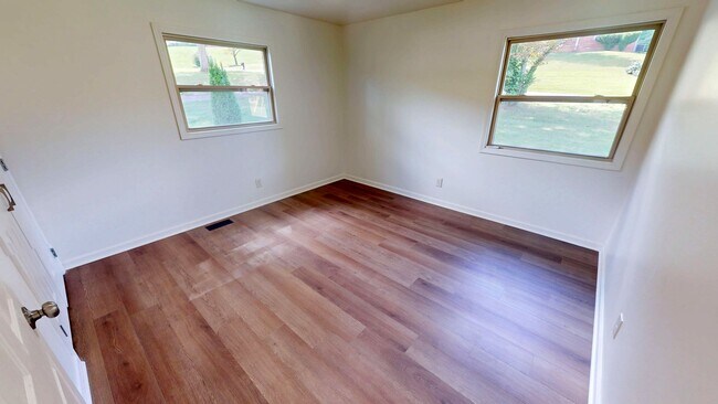 Building Photo - 424 Bridge View Ln