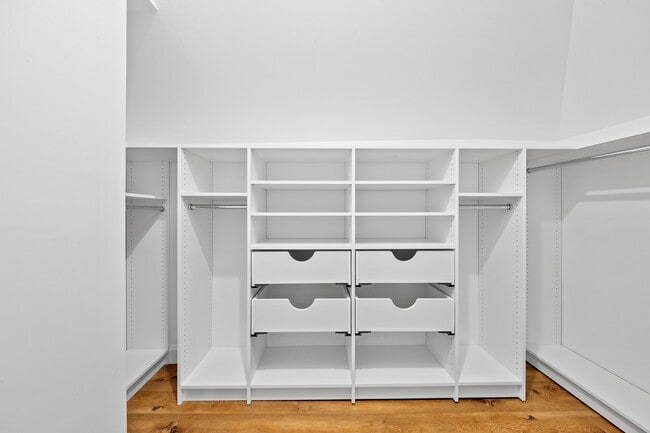 Building Photo - 389 Spring Unit# C