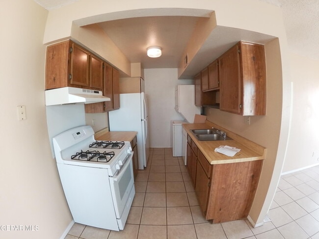 Building Photo - 2403 Red Sails Dr