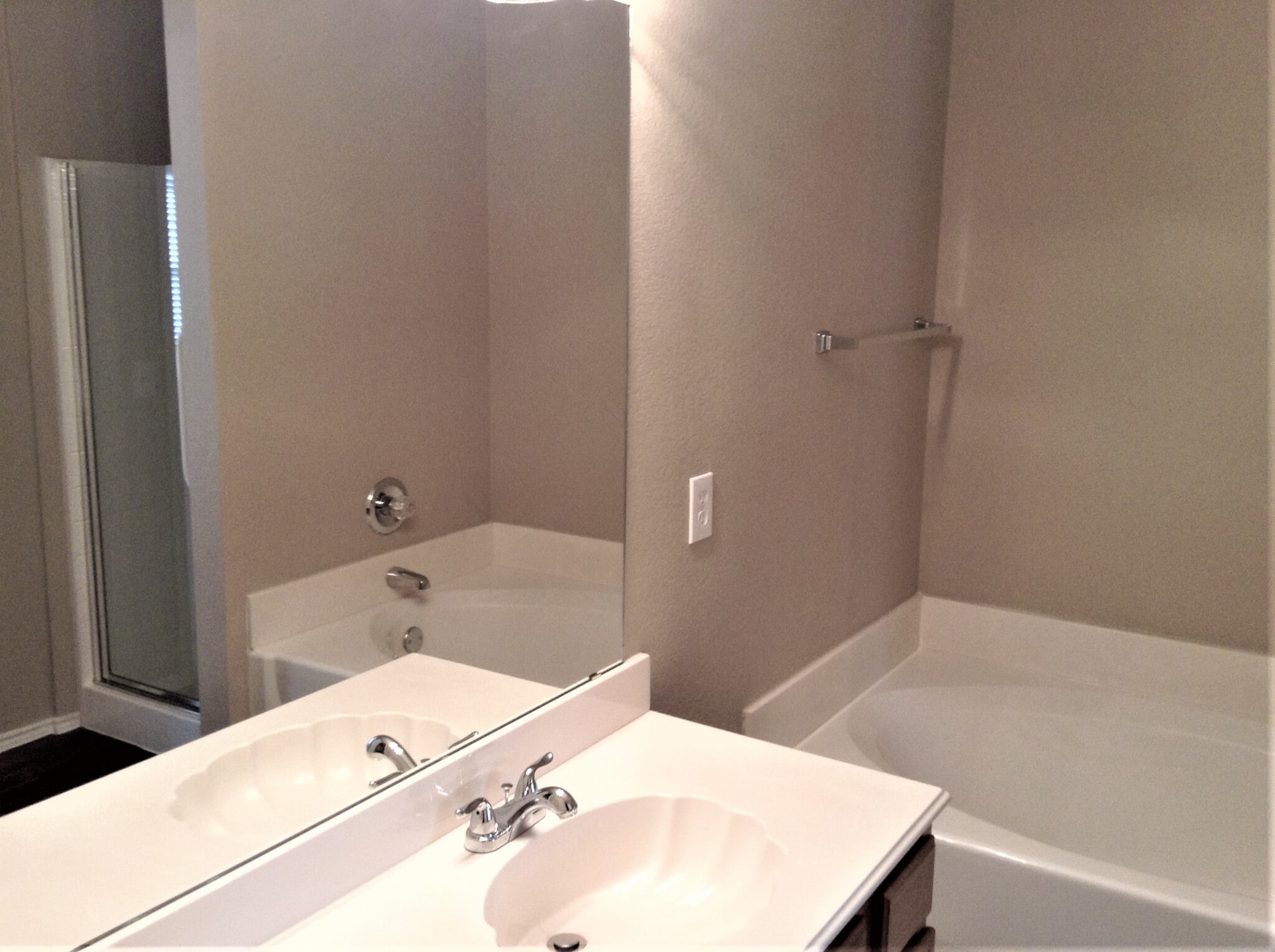 Building Photo - 308 Lake Travis Dr