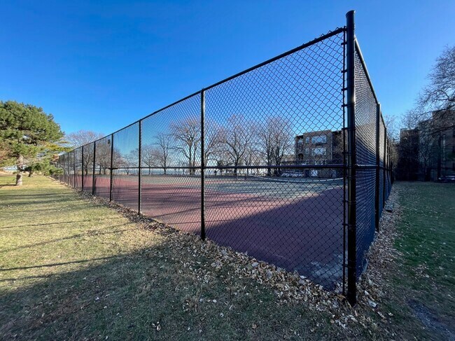 Building Photo - 1127 W Farwell Ave