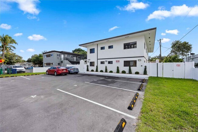 Building Photo - 630 NE 166th St