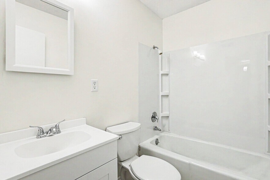 Building Photo - 4435 N 68th St