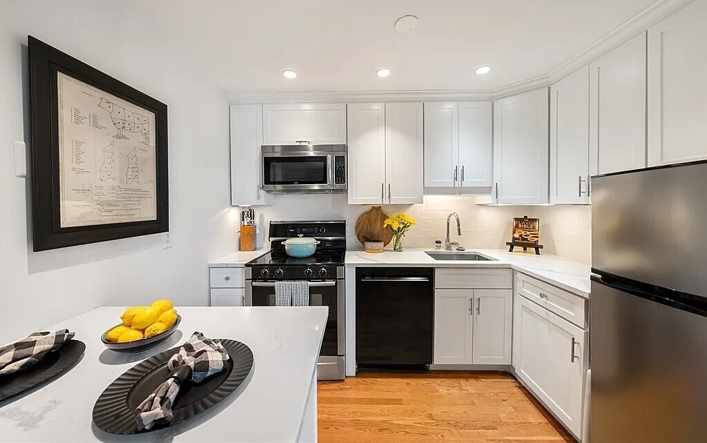 Building Photo - 9 Hancock St