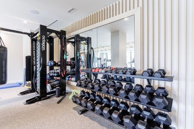 Building Photo - 2425 Peachtree Rd