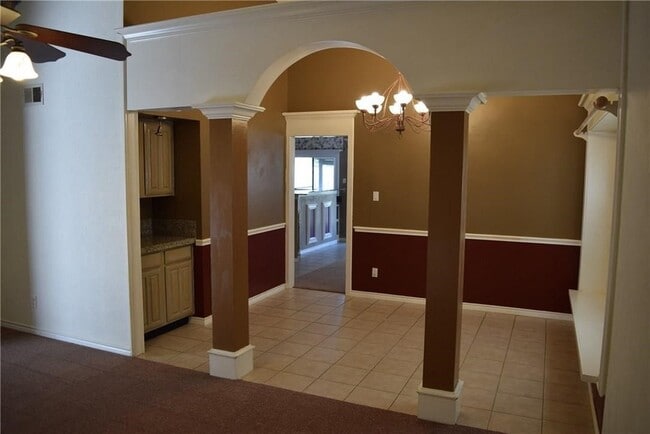 Building Photo - 512 Rosewood Ln