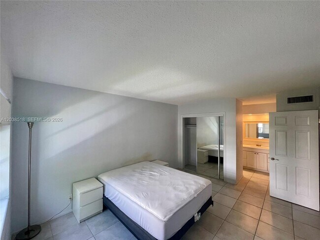 Building Photo - 450 Paradise Isle Blvd