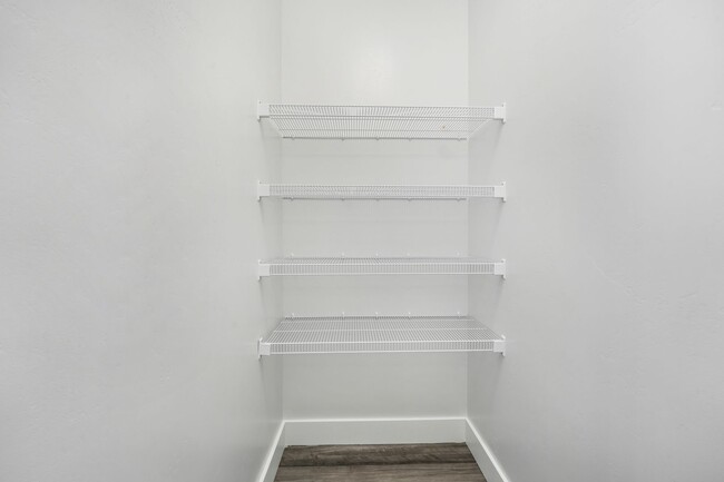 Building Photo - Pet-Friendly Lake View condo