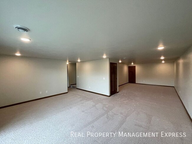 Building Photo - BRAND NEW 4 BED 3 BATH TWIN HOME