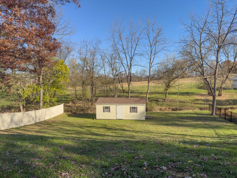 Building Photo - 2231 Donough Dr