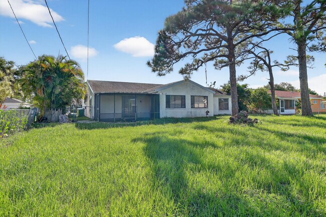 Building Photo - 2231 SE Shelter Dr