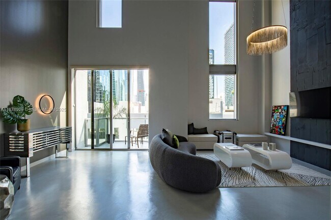 Primary Photo - 1060 Brickell Ave